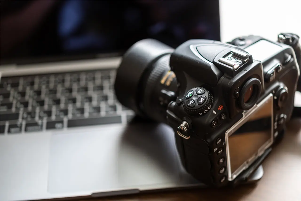 カメラマンが仕上げまで担当